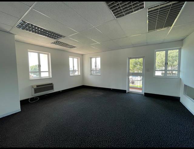 9,626M² OFFICE FOR SALE IN BRYANSTON